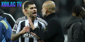 HLV Pep Guardiola giận dữ sau khi Man City thua đau, trút giận vào… quay phim